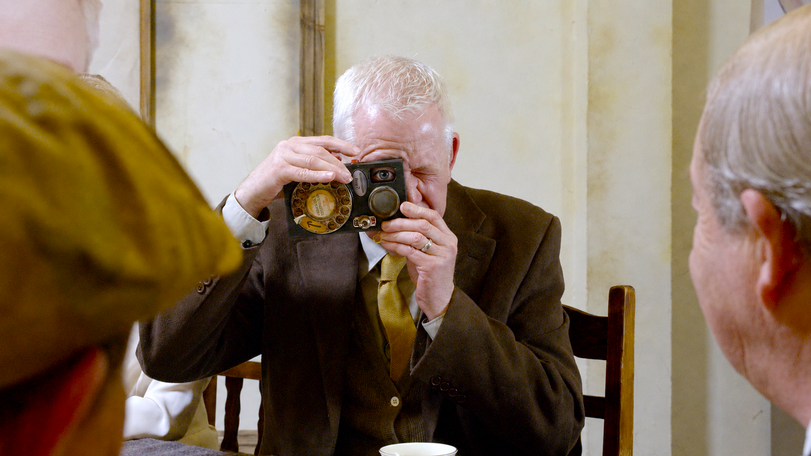 Taking a photo with the Borovicom Pro-7 prize draw phone camera